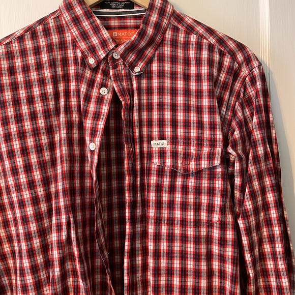 MATIX Mens Checkered button down - like new! - Picture 3 of 6